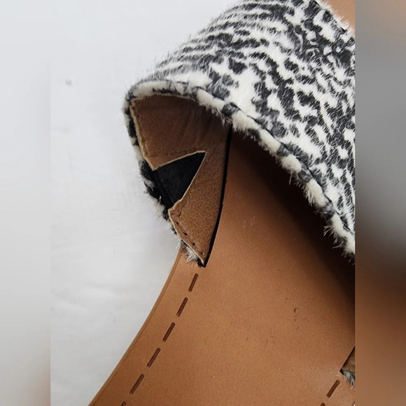 DV by Dolce Vita Black & White Sandals - Picture 4 of 5